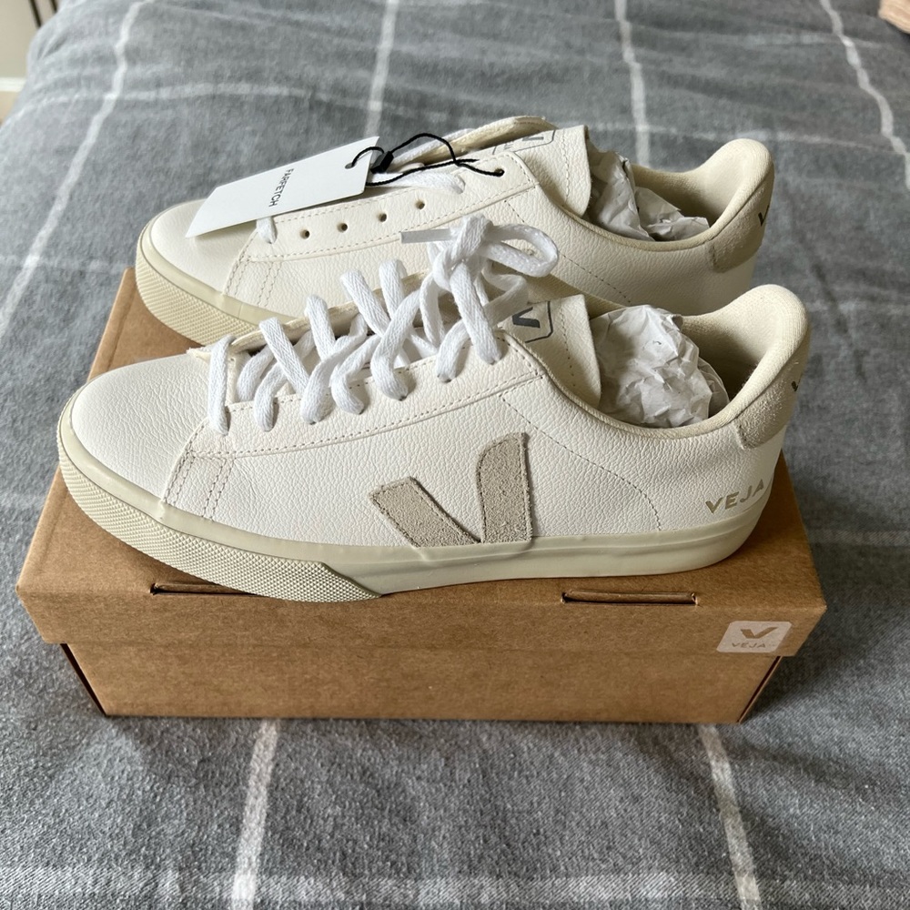 Veja Campo Chromefree Extra-White Natural Suede
